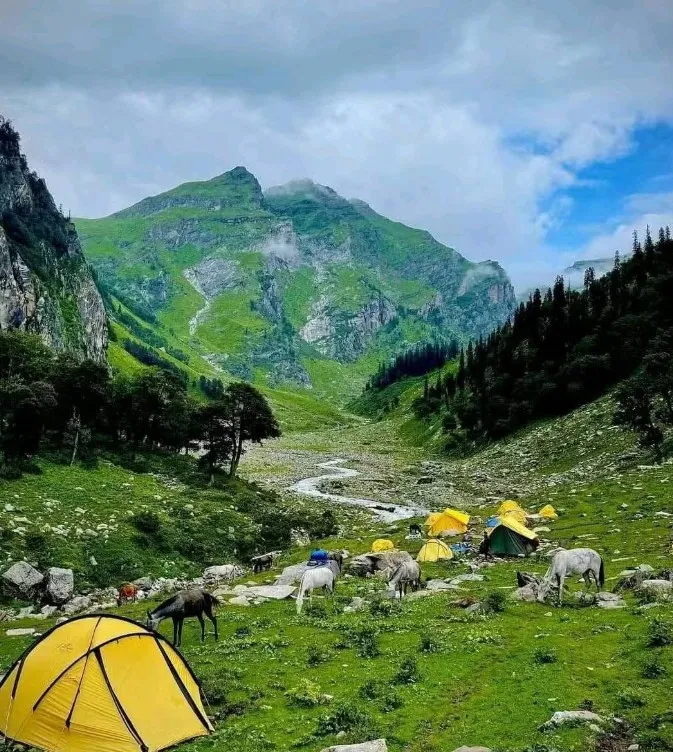 Kashmir Great Lakes Trek vs Hampta Pass: A Detailed Comparison