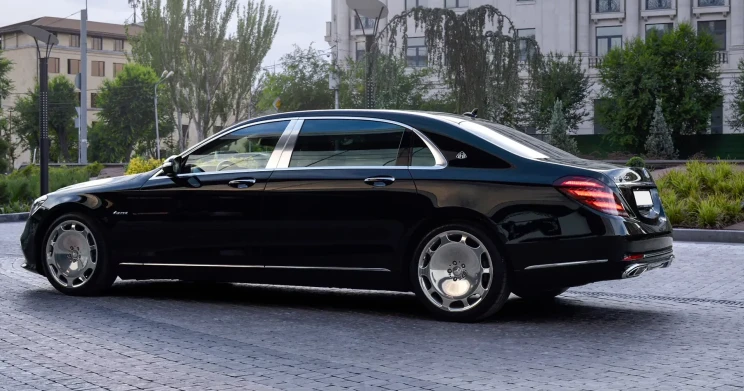 The Essential Role of Chauffeured Services in High-Stakes Business Meetings