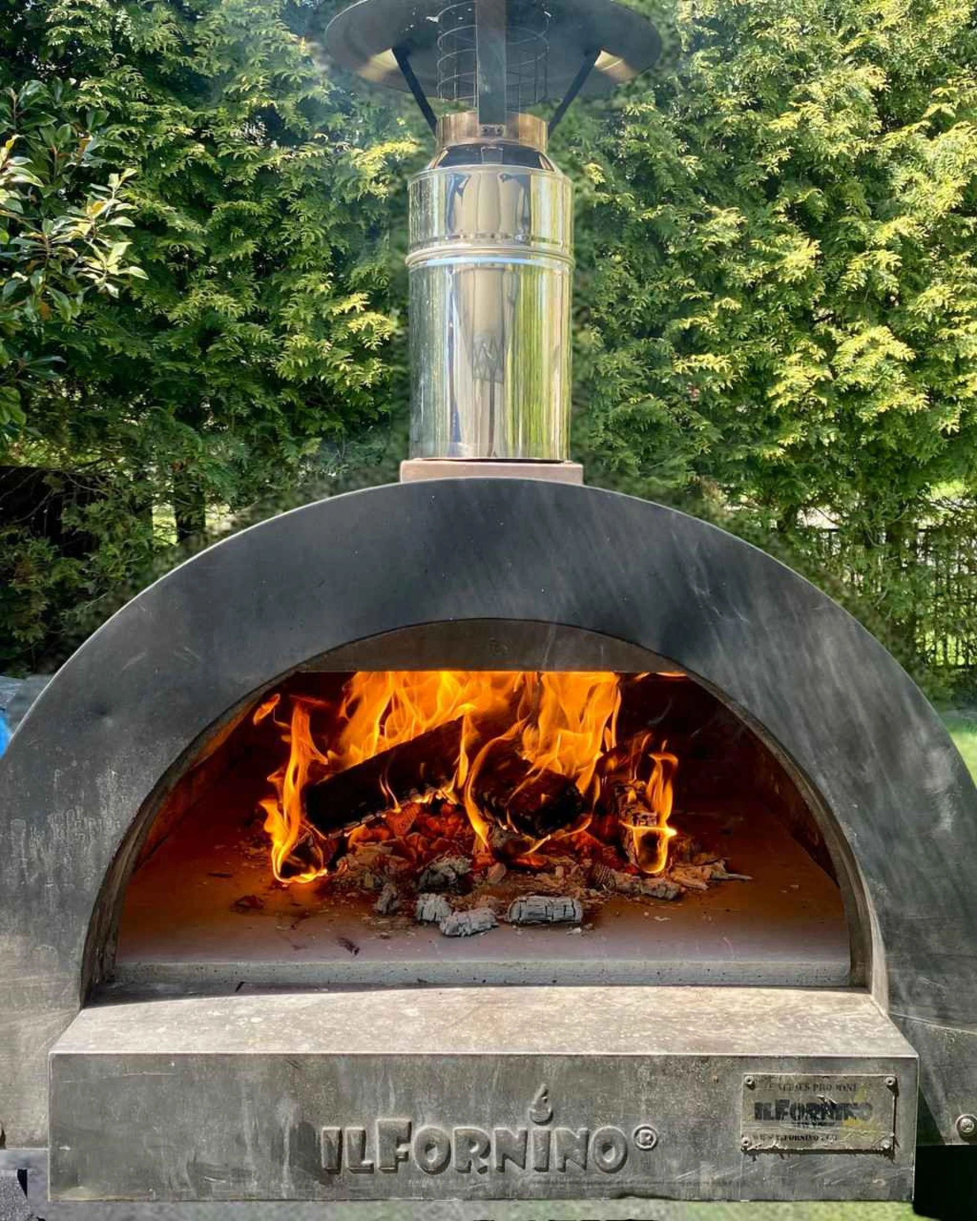What is the Best Temperature for Cooking Pizza in an Outdoor Oven