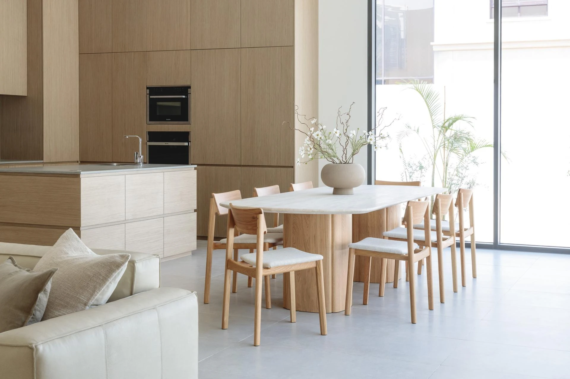 Extendable Dining Buffet Sideboards vs. Fixed Sideboards: What’s the Best Choice for Your Abu Dhabi