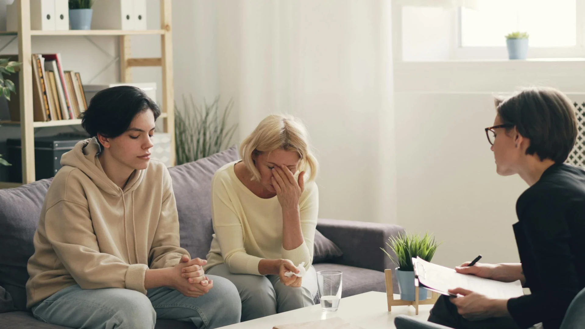 10 Signs It's Time to Switch Family Therapists