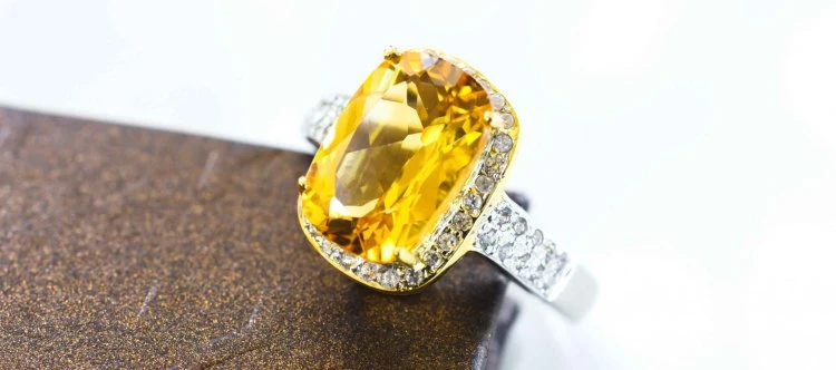 Yellow Sapphire: The Ultimate Guide to Its Benefits and Buying Tips