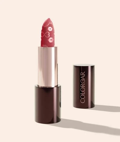 Glossy or Matte? When to Wear Which Lipstick Finish