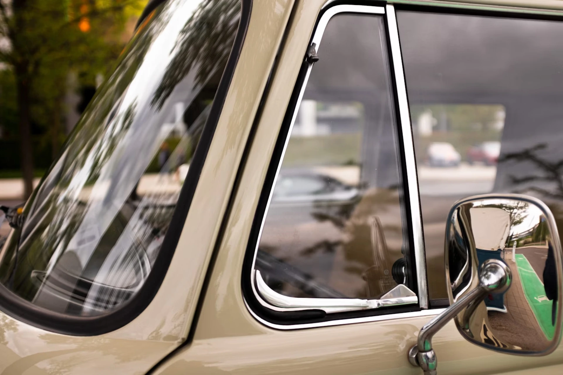 Side Window Damage? Here’s Why You Shouldn’t Wait to Get It Replaced