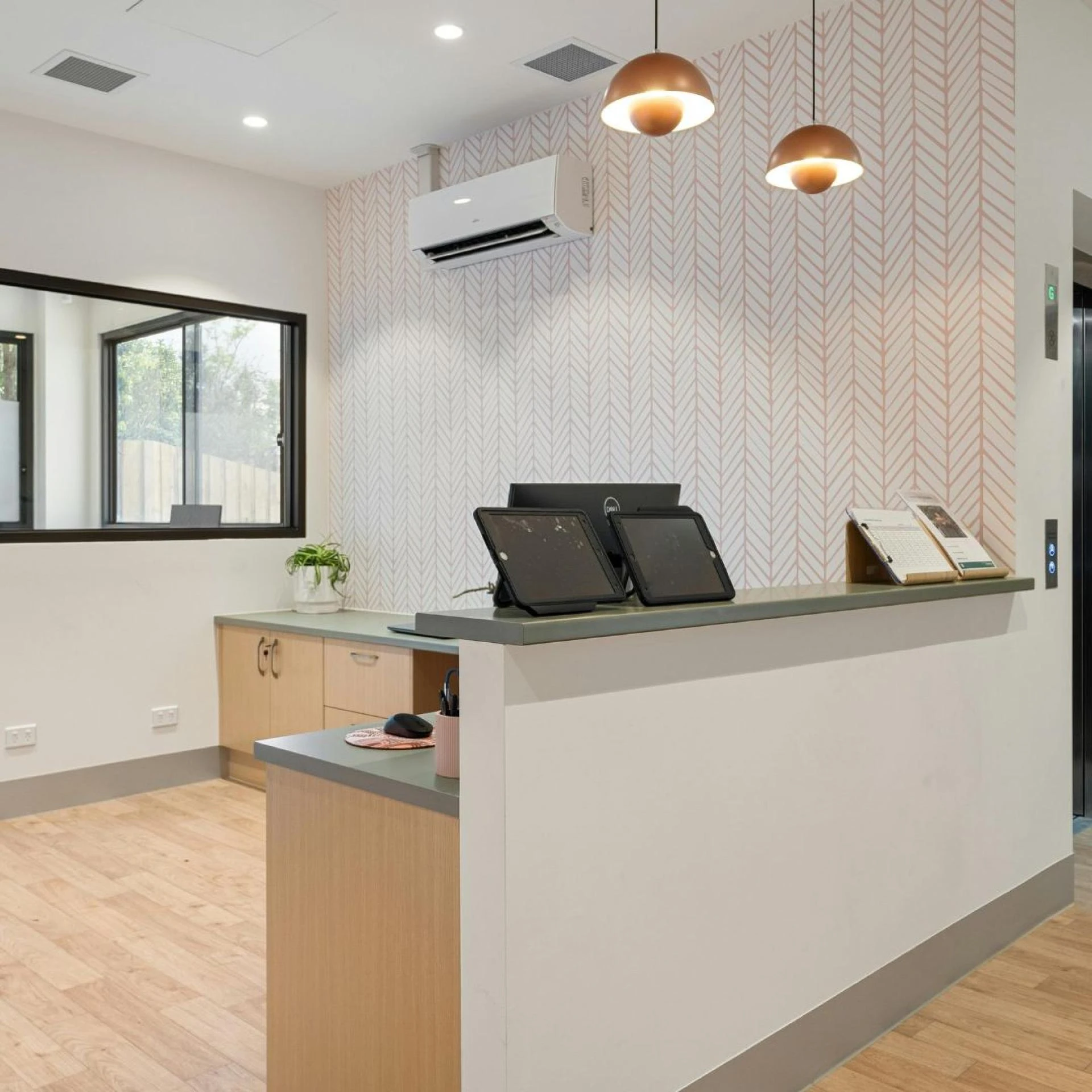 5 Stylish Reception Desks for Sale You’ll Love