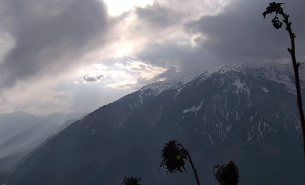  Manali to the Mountains: 5 Iconic Treks to Begin Your Himalayan Journey