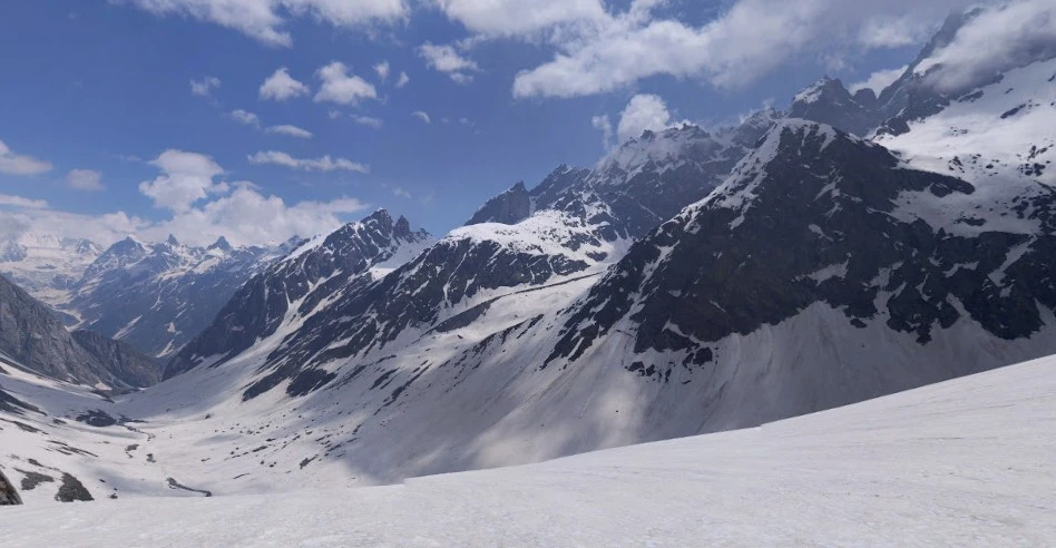 Hampta Pass in June vs. September: What’s the Difference?