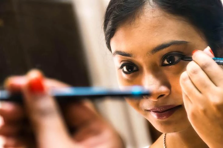 The 7-Step Guide to Create the Smokey Eyes Makeup Look With Just Smoky Kajal