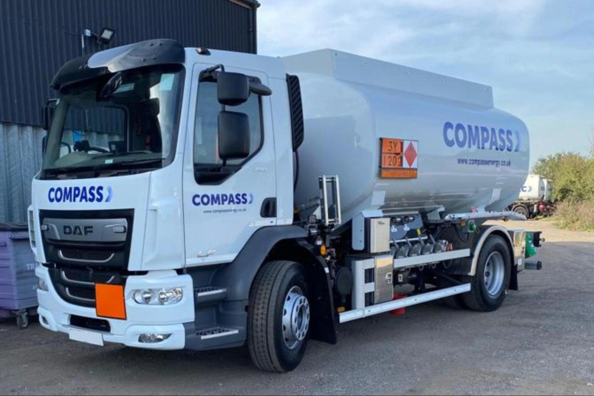 Agricultural Oil Suppliers: The Backbone of Modern Farm Operations