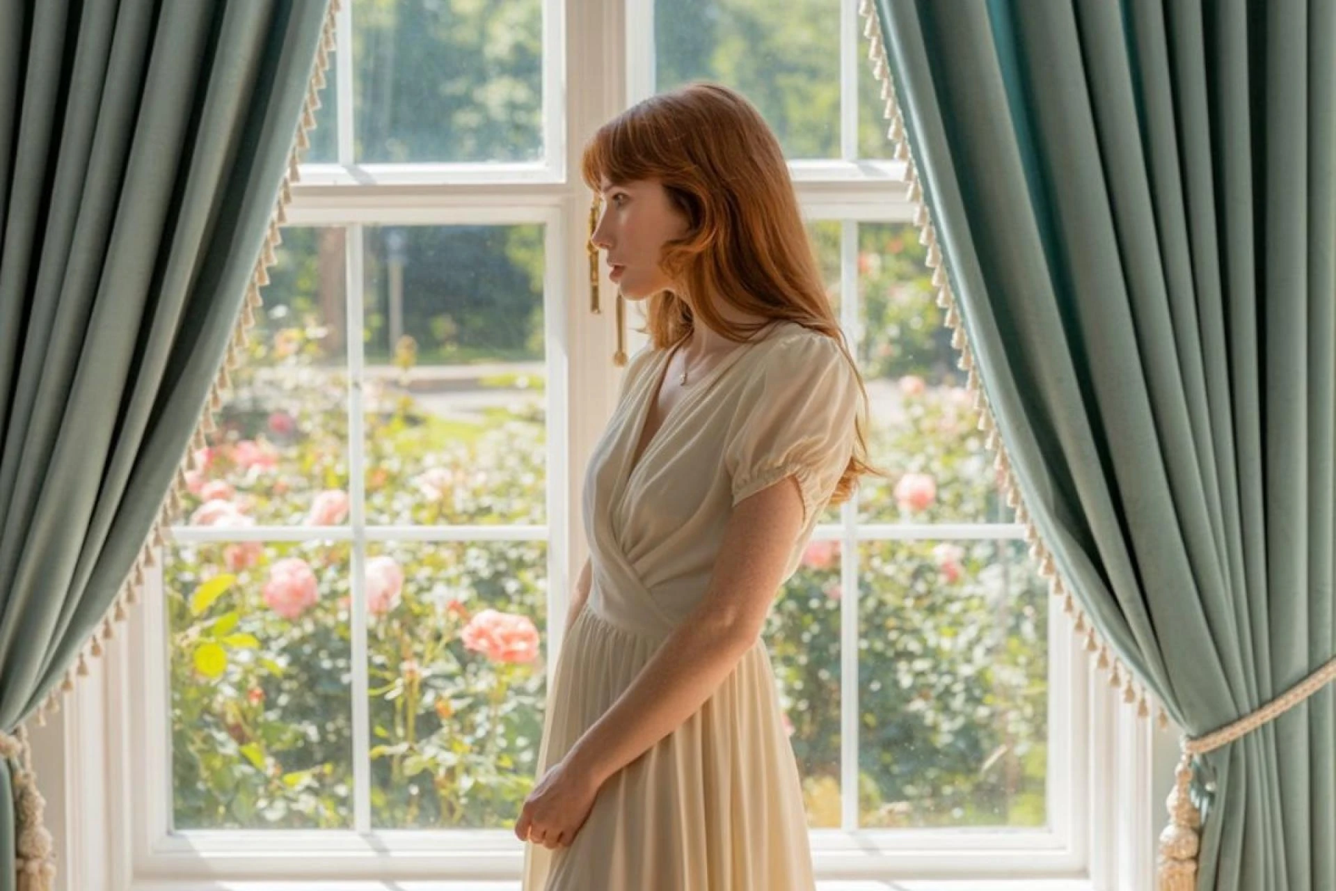 Drapery vs. Blinds: What Works Best for Your Honolulu Home?