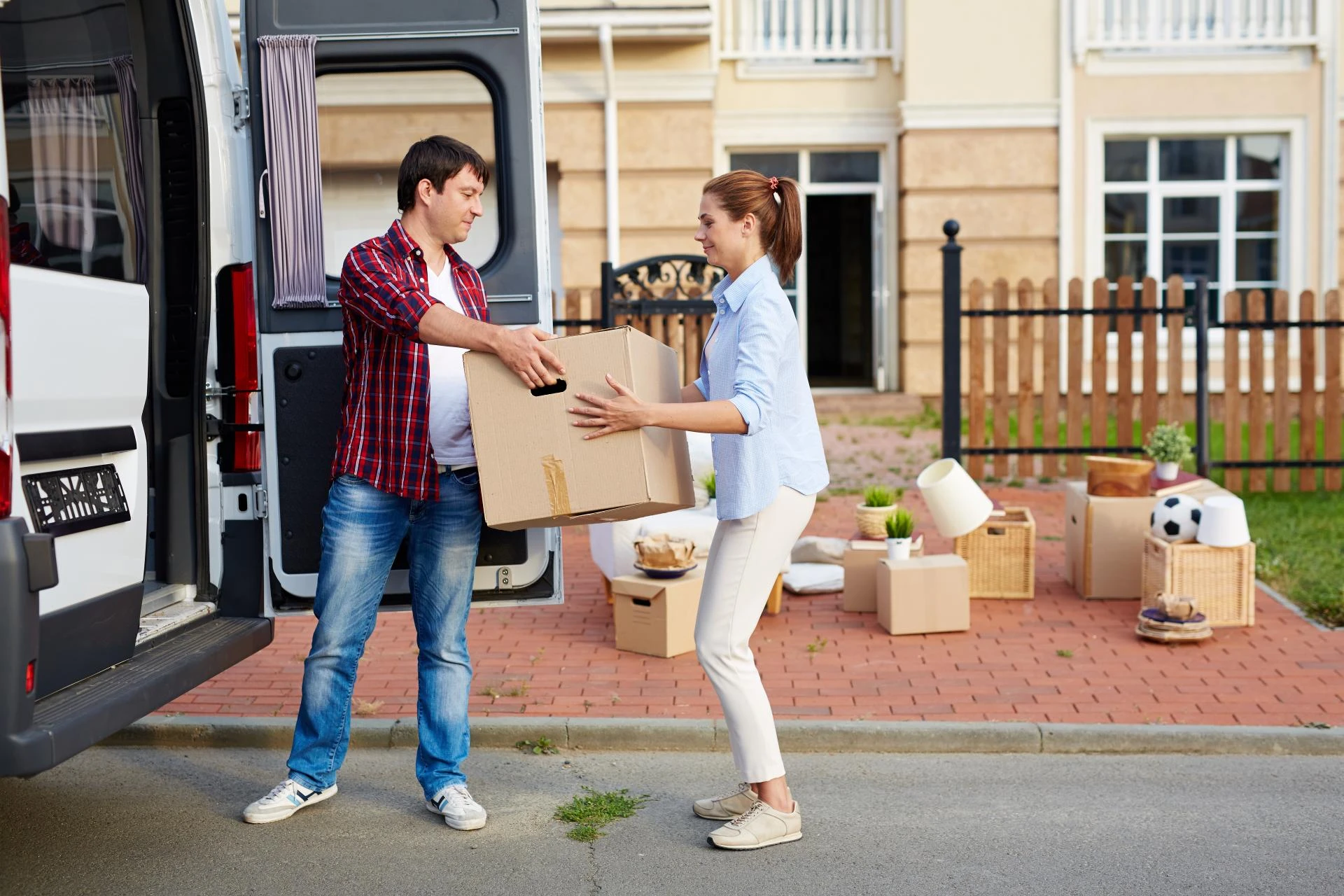 Pros and Cons of Moving House on Your Own