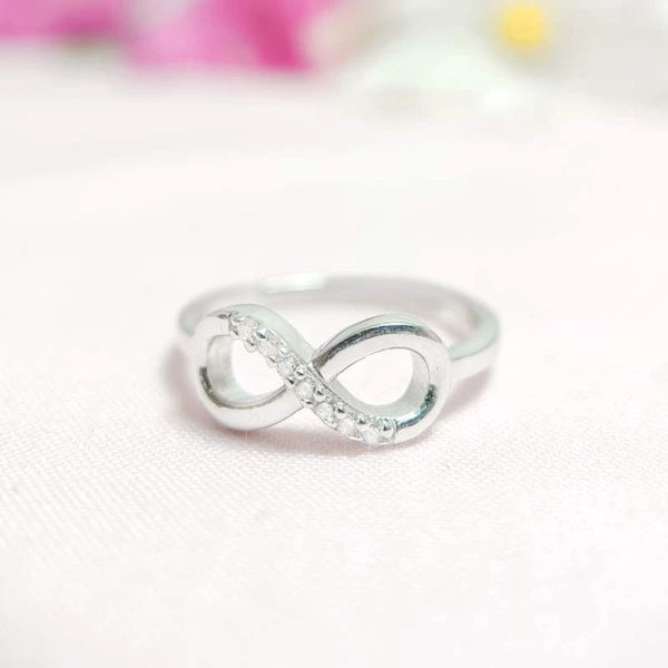 Top 5 Sterling Silver Rings for Women to Gift This Season