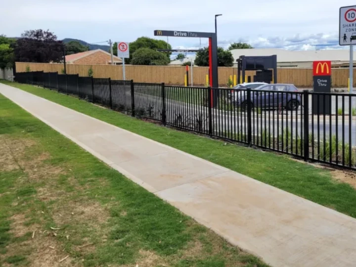 Key Features to Consider When Selecting Tubular Fencing near me for Industrial Sites