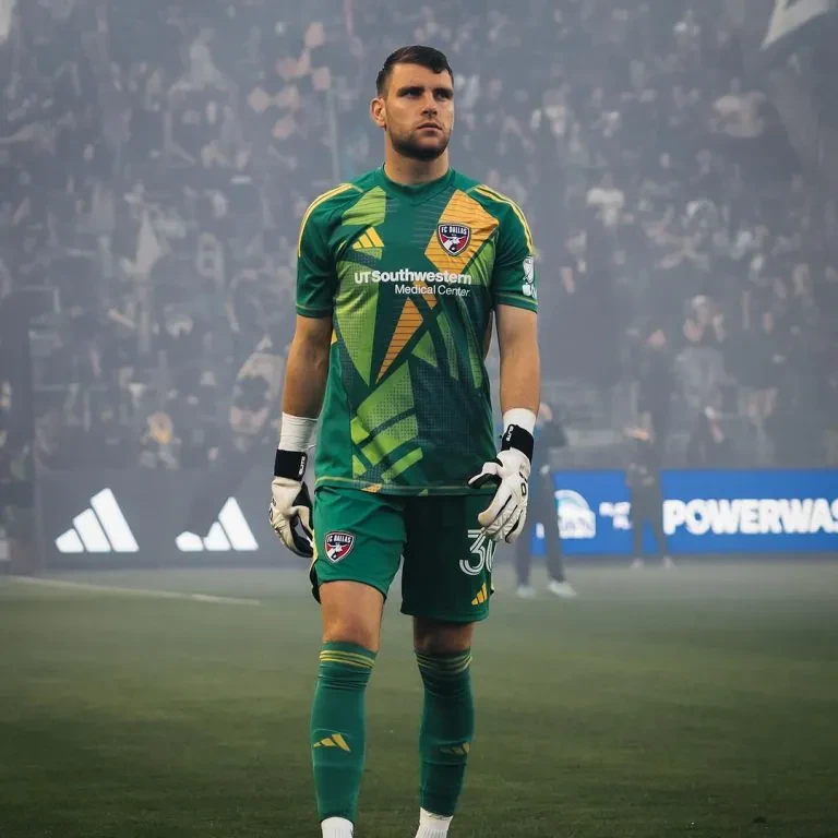 Football Goalkeeper Gloves – Grip, Comfort, and Control