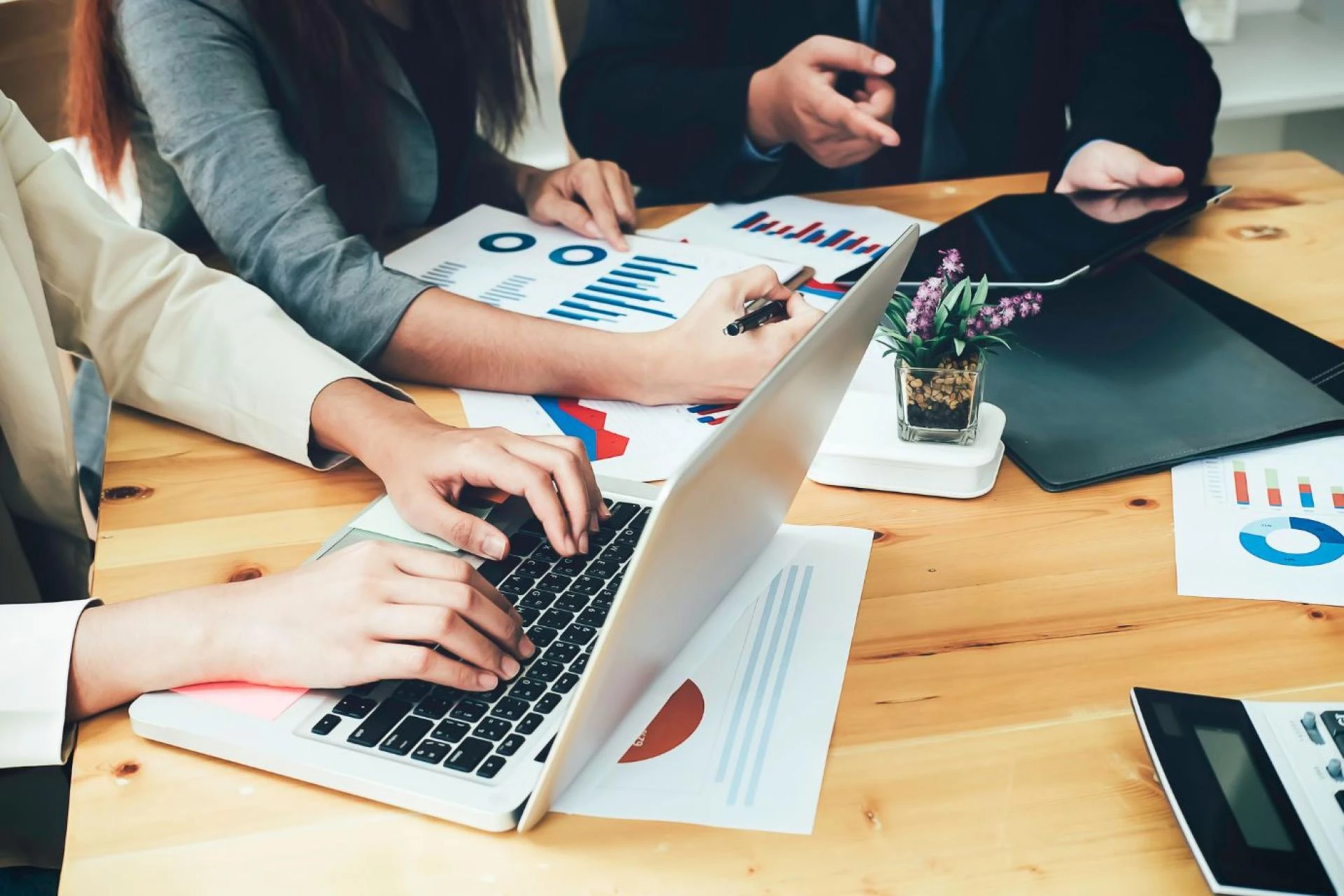 The ROI of Warranty Automation: Cutting Costs, Gaining Efficiency, Driving CX