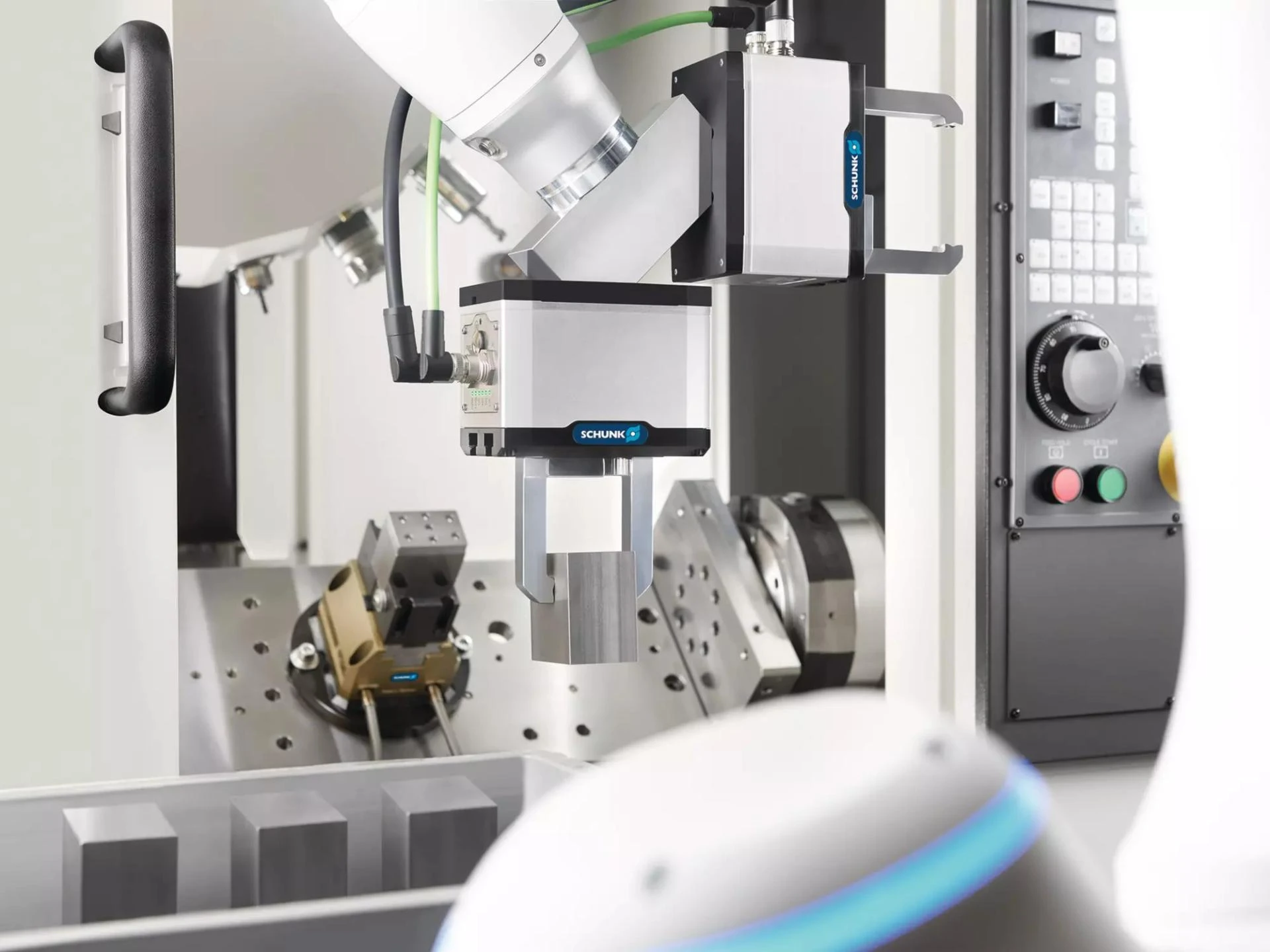 How Collaborative Robot Cobot Accessories Improve Safety and Efficiency 