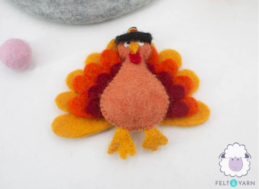 Easy and Fun Thanksgiving Felt Crafts for the Whole Family