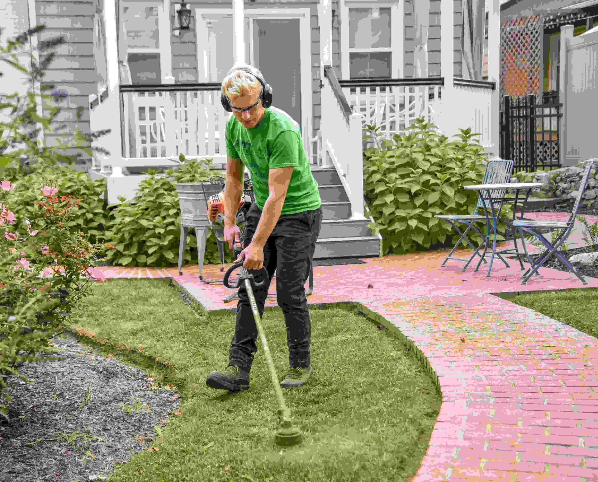 Why a Skilled Landscaping and Lawn Care Contractor Makes All the Difference