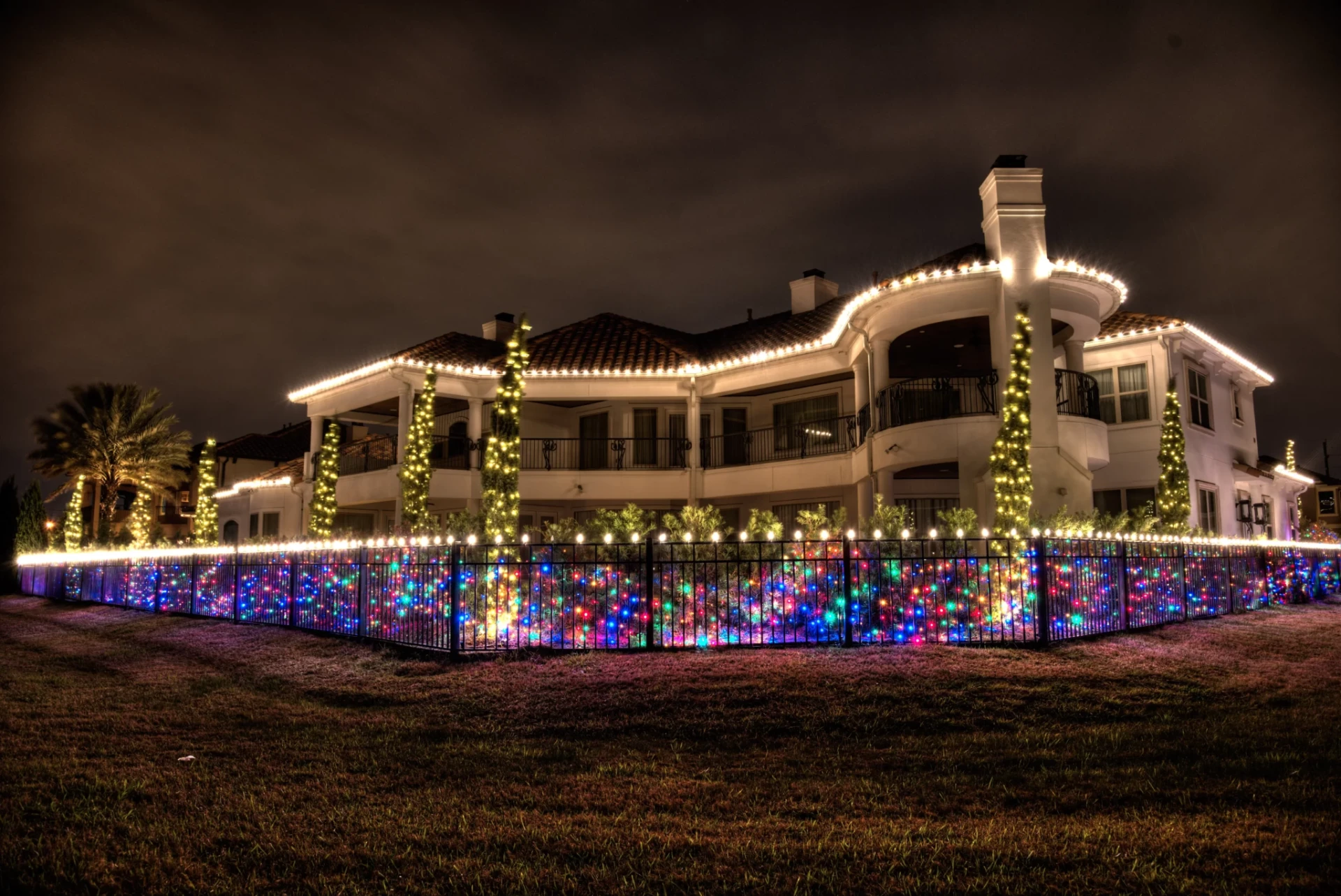 Holiday Magic Made Simple: Professional Lights That Take the Stress Out of Decorating