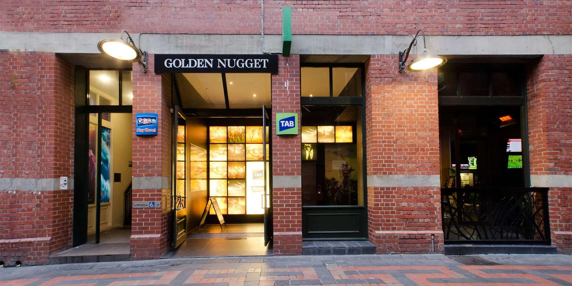 The Golden Nugget Hotel: A Leading Pub & Sports Bar in Melbourne CBD